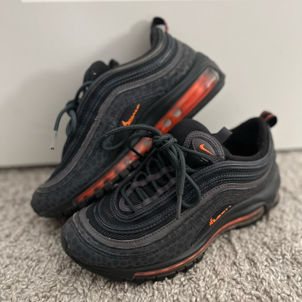 Air maxes